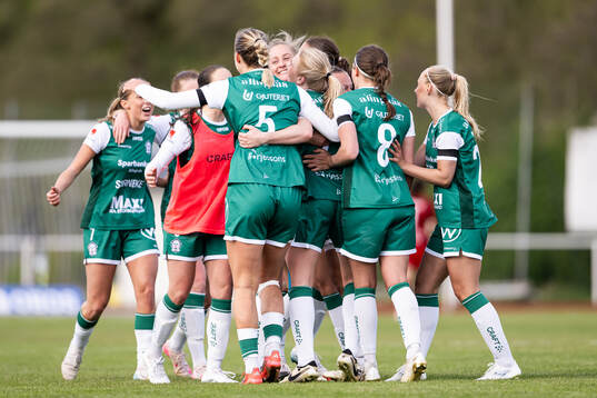 Alingsås spelare jublar