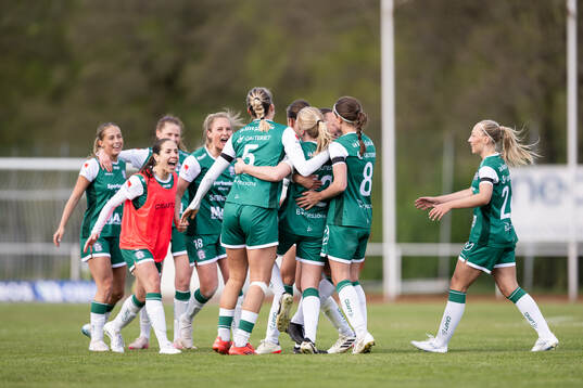 Alingsås spelare jublar