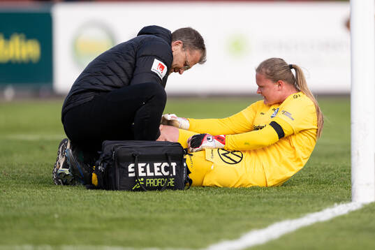 Alingsås målvakt Alexandra Blom har ont
