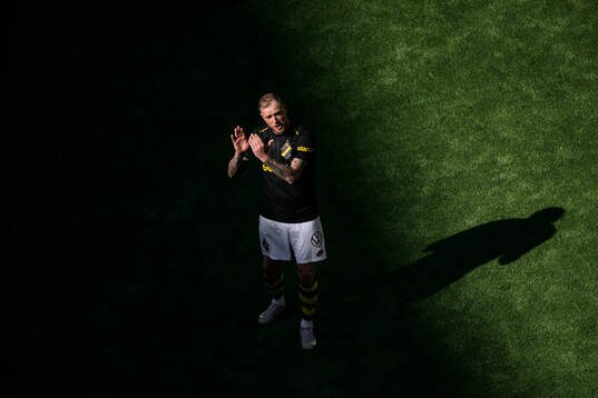 s John Guidetti gestikulerar