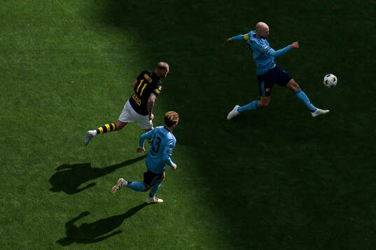 s John Guidetti utmanar Djurgårdens Daniel Stensson och