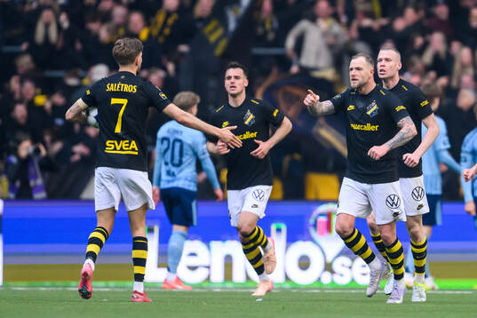AIKs Anton Salétros och John Guidetti jublar