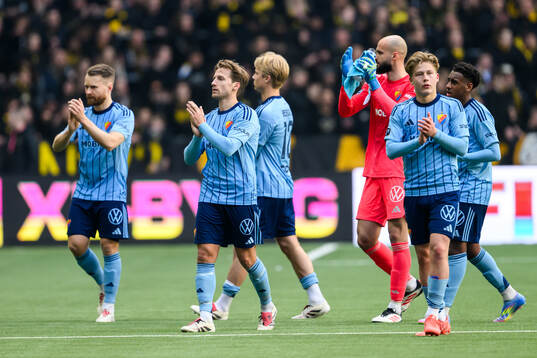 Djurgårdens Daniel Stensson och målvakt Filip Manojlovic