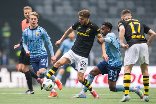 AIKs Anton Salétros och Djurgårdens Isak Alemayehu