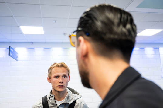 Djurgårdens Tobias Gulliksen i mixade zonen