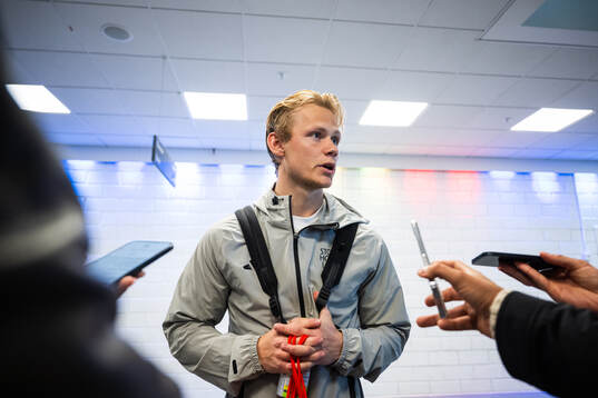 Djurgårdens Tobias Gulliksen i mixade zonen