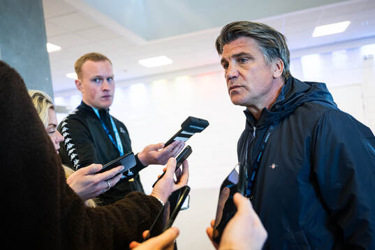Djurgårdens sportchef Bosse Andersson i mixade zonen