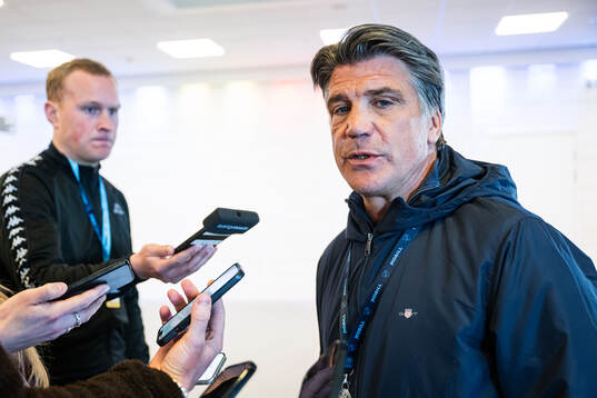 Djurgårdens sportchef Bosse Andersson i mixade zonen