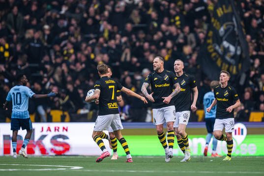 AIKs Anton Salétros och John Guidetti jublar