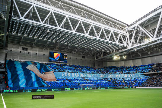 Djurgårdens supportrar med ett tifo