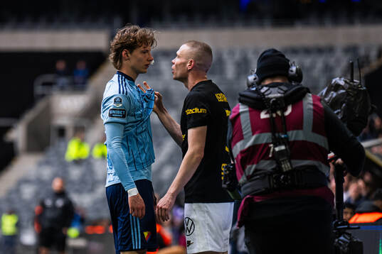 Djurgårdens August Priske Flyger och AIKs Thomas Poppler