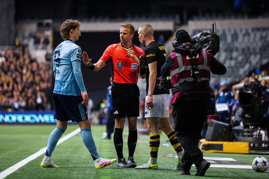 Djurgårdens August Priske Flyger, Domare Glenn Nyberg och