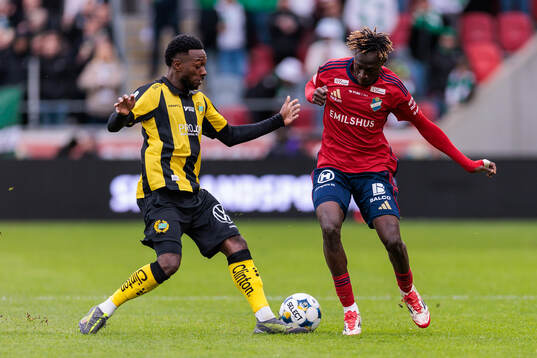 Hammarbys Shaquille Pinas och Östers Youssoupha Sanyang
