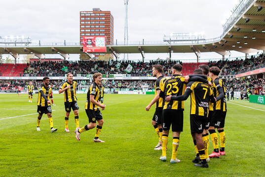 Hammarbys spelare jublar