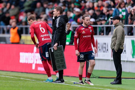 Spelarbyte mellan Östers Noah Söderberg och Daniel Ljung