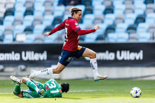 Falkenbergs målvakt Paul Castin och Örgrytes Noah