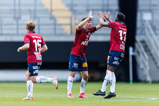 Örgrytes Daniel Paulson jublar med Haladj-Madiou Keita