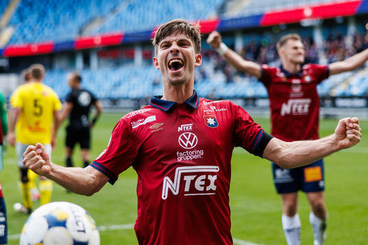Örgrytes Daniel Paulson jublar