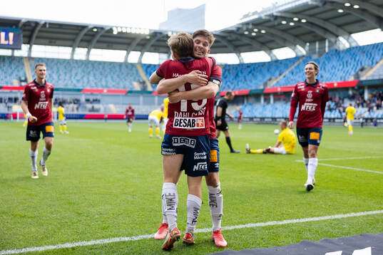 Örgrytes Isak Dahlqvist jublar ihop med Daniel Paulson