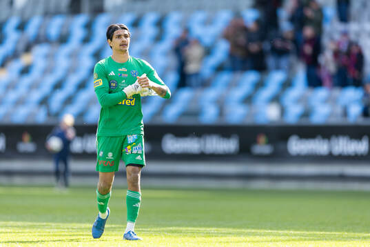 Falkenbergs målvakt Paul Castin deppar