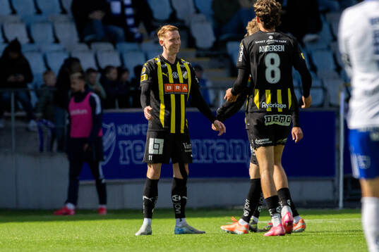 Häckens Julius Lindberg jublar