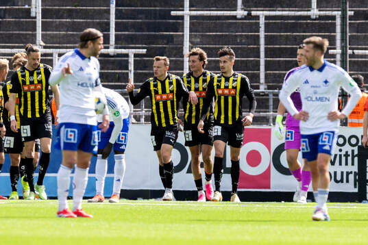 Häckens Srdjan Hrstic jublar
