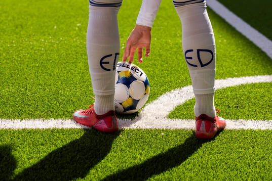En fotboll vid hörna