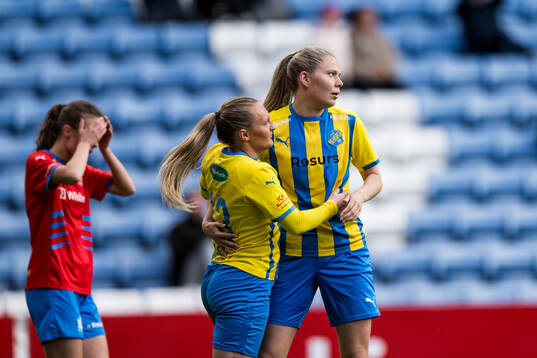 Eskilsminnes Alma Bertilsson och Johanna Olsson jublar