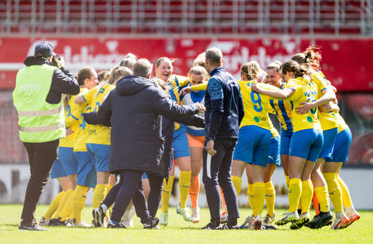 Eskilsminne spelarna jublar