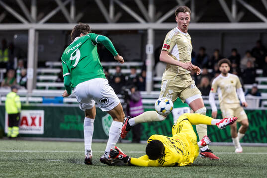 Brages Filip Trpcevski och Östersunds Arnold Otieno och