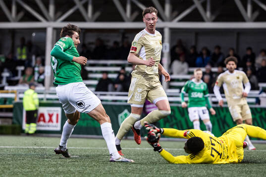 Brages Filip Trpcevski och Östersunds Arnold Otieno och