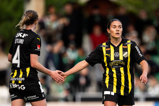 Häckens Emma Östlund och Mary Caroline Wickenheiser