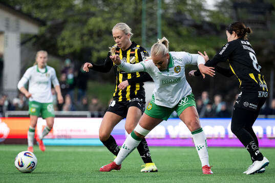 Hammarbys Cathinka Tandberg mot Häckens Lisa Löwing och