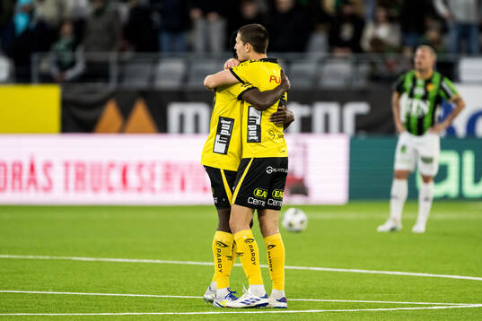 Elfsborgs Terry Yegbe och Rasmus Wikström jublar