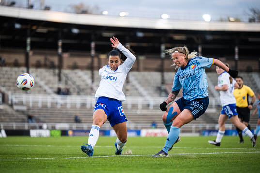 IFK Norrköpings Vesna Milivojevic och Djurgårdens Therese