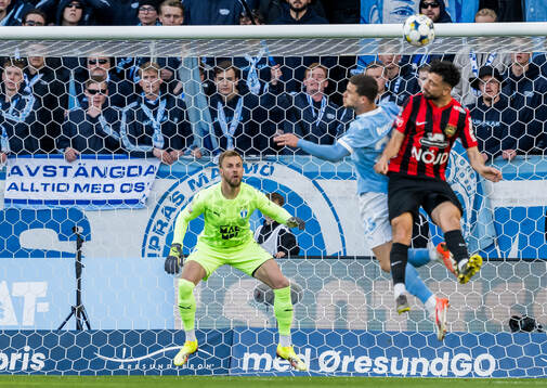 Malmö FFs Ricardo Friedrich och Gabriel Busanello mot