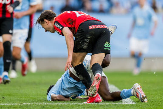 Brommapojkarnas Alex Timossi Andersson och Malmö FFs Taha