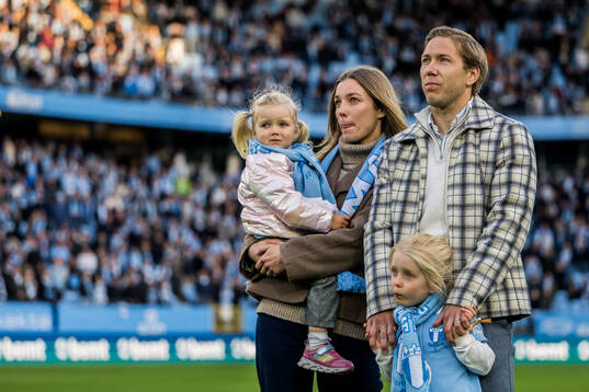 Malmö FFs tidigare spelare Anton Tinnerholm hyllas