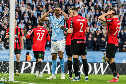 Malmö FFs Isaac Kiese Thelin deppar