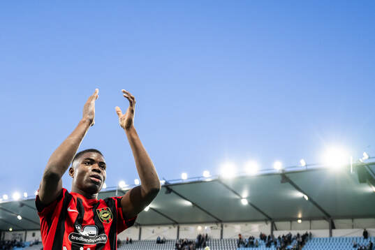 Brommapojkarnas Ezekiel Alladoh jublar