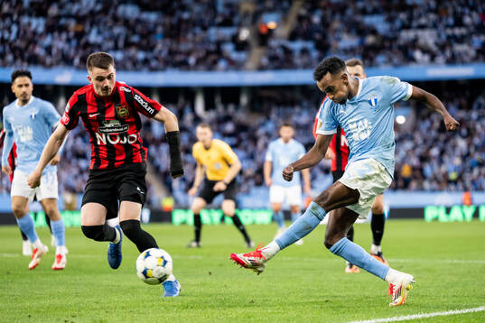 Brommapojkarnas Hlynur Freyr Karlsson och Malmö FFs Taha