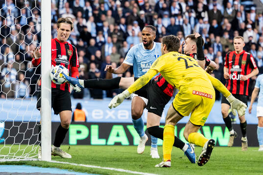 Malmö FFs Isaac Kiese Thelin mot Brommapojkarnas Hlynur