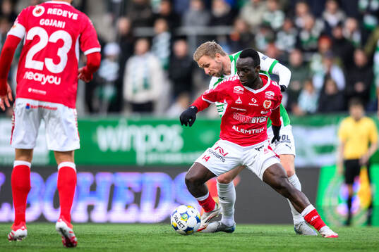 Västerås Jonathan Ring och Kalmars Awaka Franck Aurelien