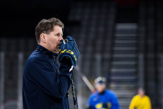 Assistant coach Stefan Klockare of Sweden at a practice