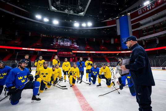 Assistant coach Anders Sörensen of Sweden at a practice