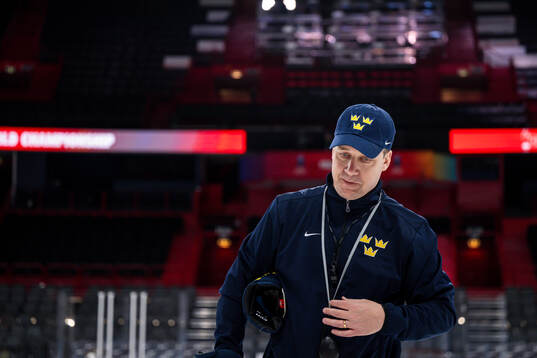 Head coach Sam Hallam of Sweden at a practice session