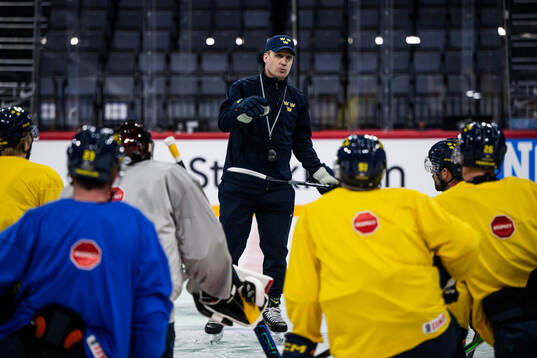Head coach Sam Hallam of Sweden at a practice session