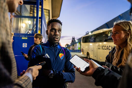 Tokmac Nguen of Djurgården is being interviewed