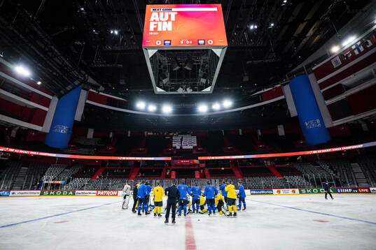 The players of Sweden gather at a practice session
