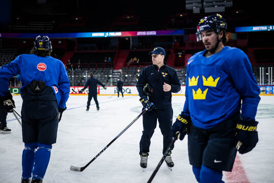 Head coach Sam Hallam of Sweden at a practice session